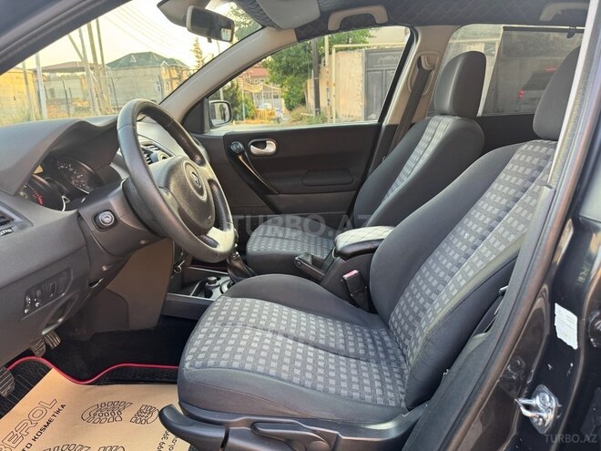 Renault Megane-12