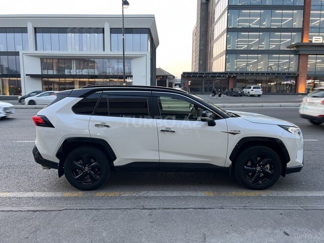 Toyota RAV4-4
