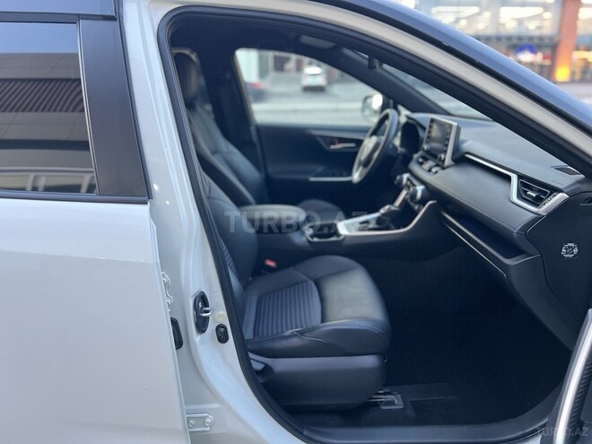 Toyota RAV4-8