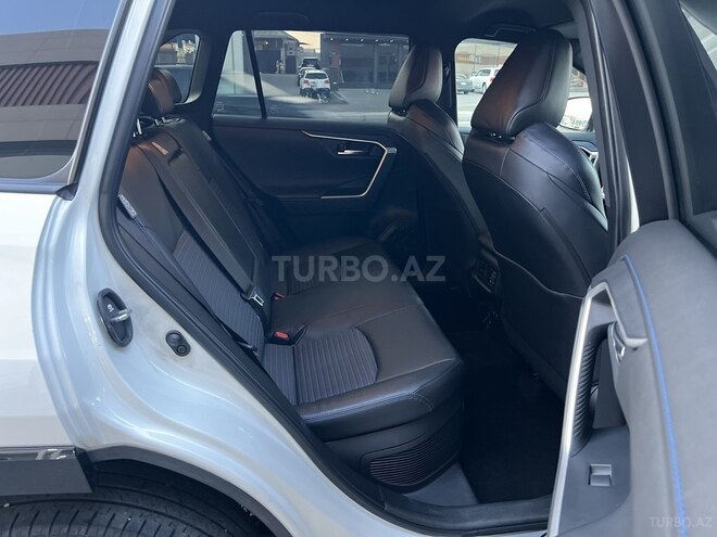 Toyota RAV4-11