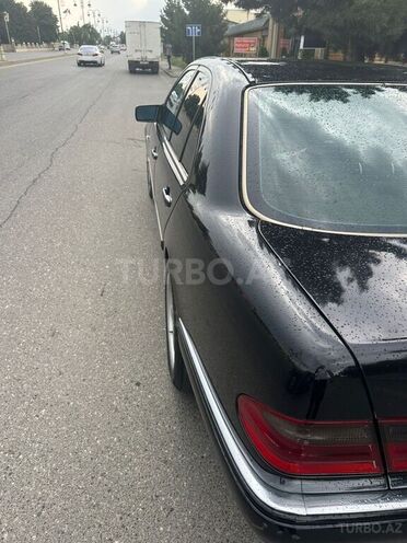 Mercedes E 240 1998, 251,000 km - 2.4 l - Quba