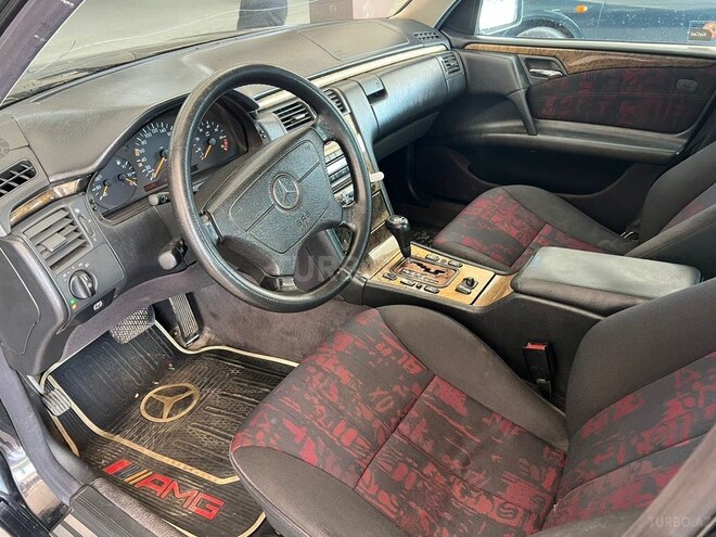 Mercedes E 240 1998, 251,000 km - 2.4 l - Quba