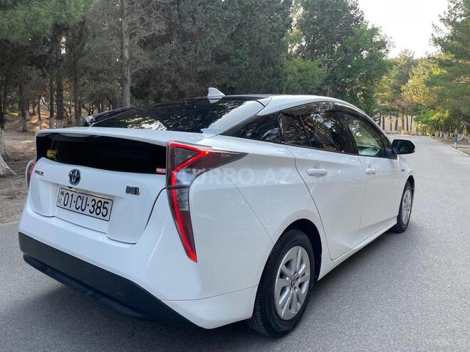 Toyota Prius-12
