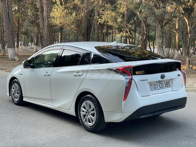 Toyota Prius-13