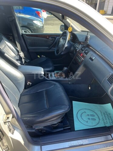 Mercedes E 240 2000, 366,000 km - 2.6 l - Bakı