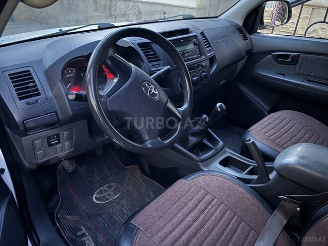 Toyota Hilux 2011, 250,000 km - 2.7 l - Bakı