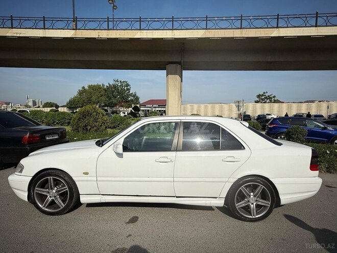 Mercedes C 200 2000, 355,000 km - 2.0 l - Bakı