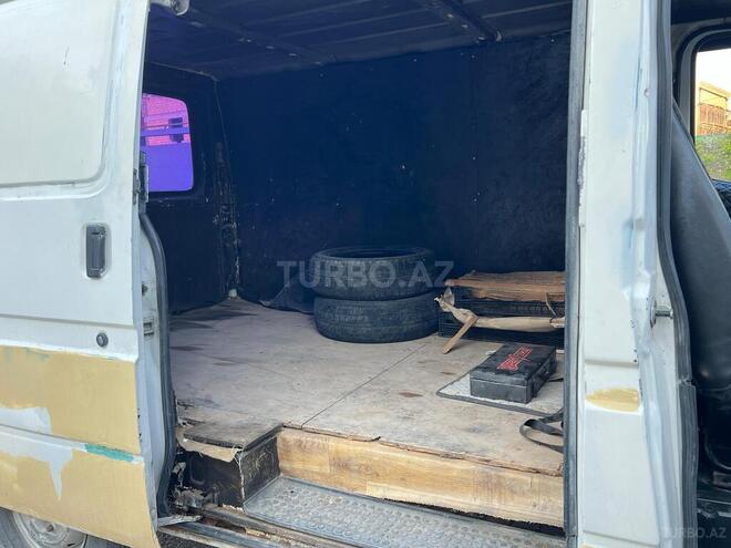 Ford Transit-10
