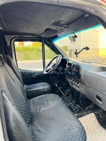 Ford Transit-12
