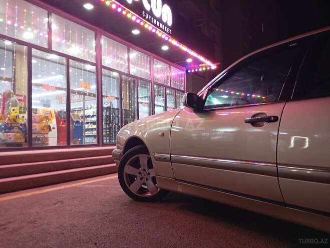 Mercedes E 240 1999, 370,000 km - 2.4 l - Bakı