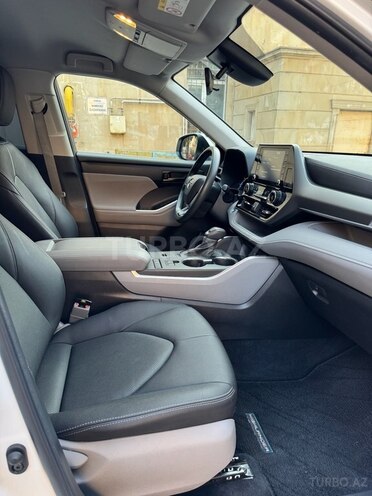Toyota Highlander-12