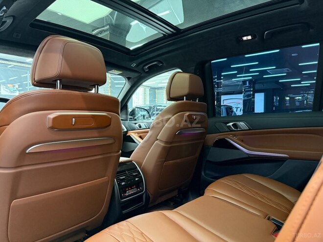 BMW X7-9