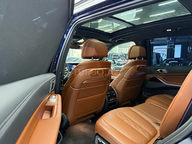 BMW X7-8