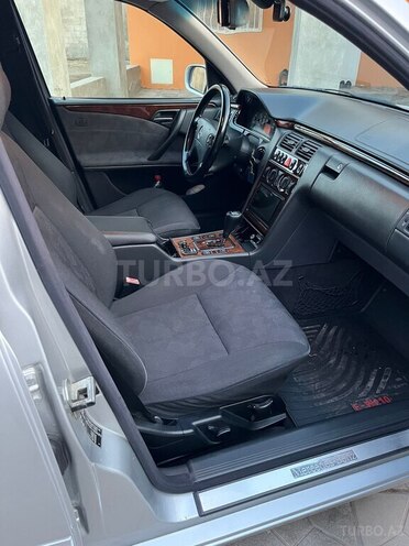 Mercedes E 270 2000, 450,000 km - 2.7 l - Bakı