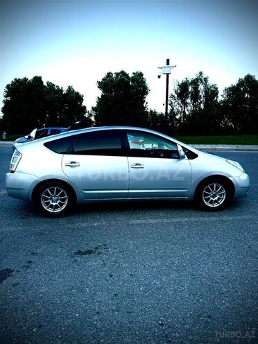 Toyota Prius-5