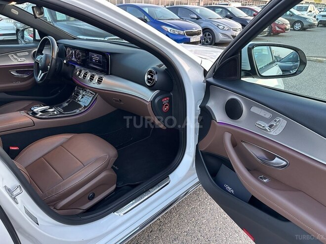 Mercedes E 300-21