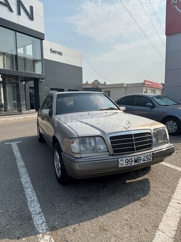 Mercedes E 220 1993, 452,000 km - 2.2 l - Bakı