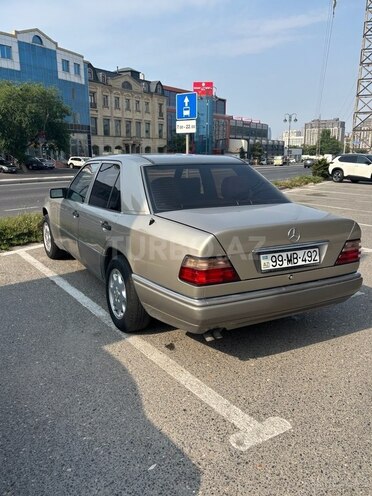 Mercedes E 220 1993, 452,000 km - 2.2 l - Bakı