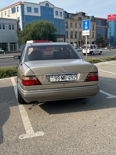 Mercedes E 220 1993, 452,000 km - 2.2 l - Bakı