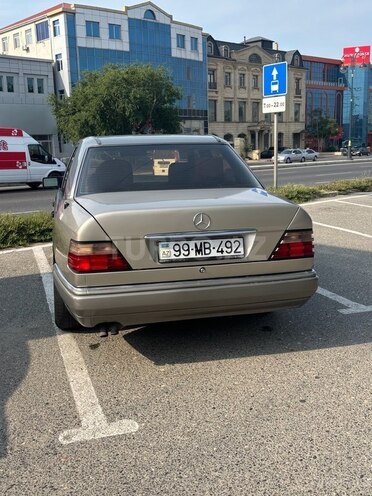 Mercedes E 220 1993, 452,000 km - 2.2 l - Bakı
