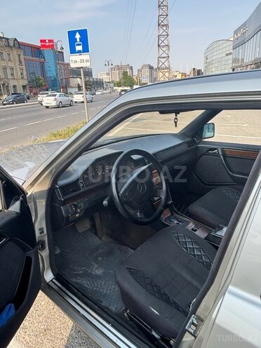 Mercedes E 220 1993, 452,000 km - 2.2 l - Bakı
