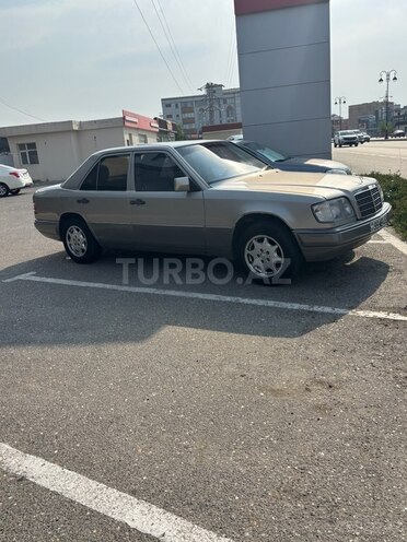 Mercedes E 220 1993, 452,000 km - 2.2 l - Bakı