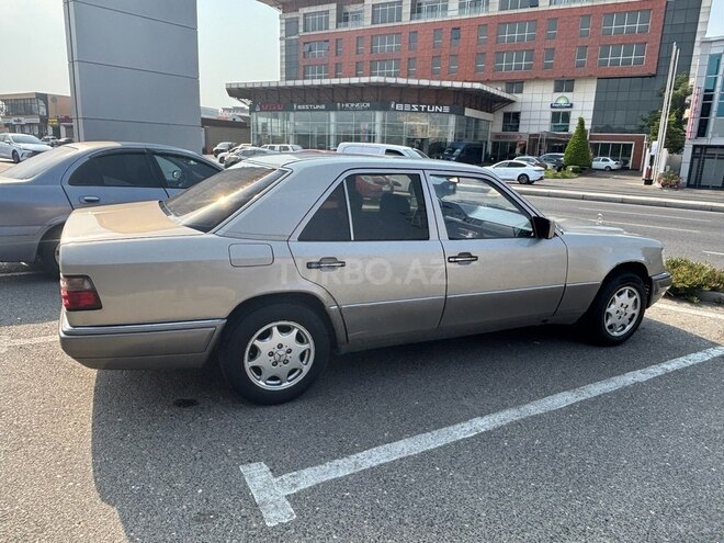 Mercedes E 220 1993, 452,000 km - 2.2 l - Bakı