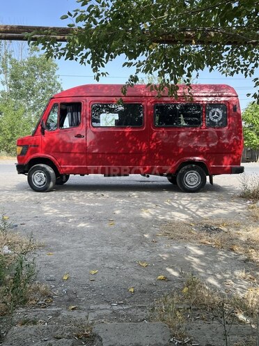 Mercedes 208 D 1993, 278,500 km - 2.3 л - Salyan
