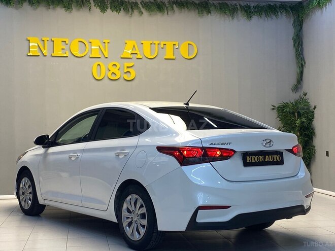 Hyundai Accent-5