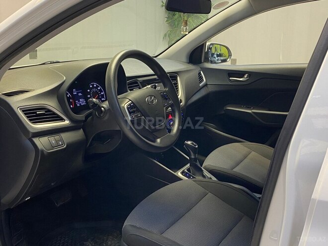 Hyundai Accent-10
