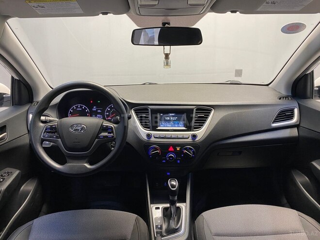 Hyundai Accent-7