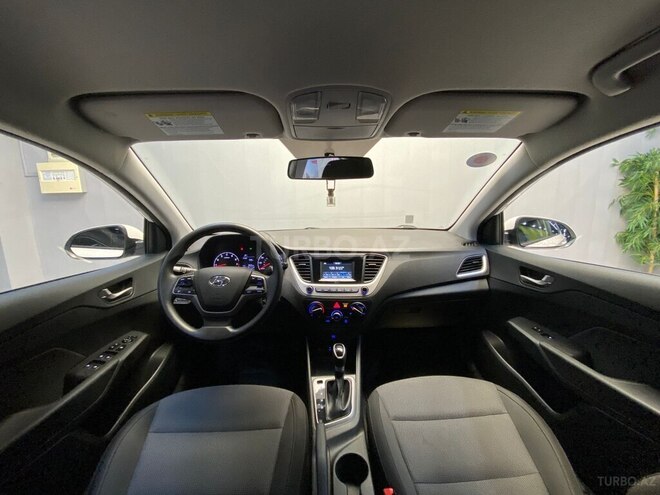 Hyundai Accent-8