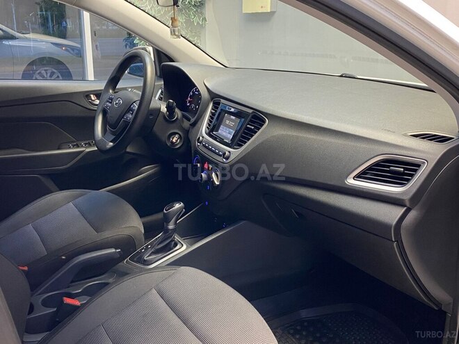 Hyundai Accent-9