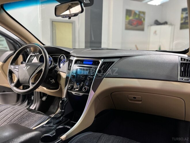 Hyundai Sonata-14