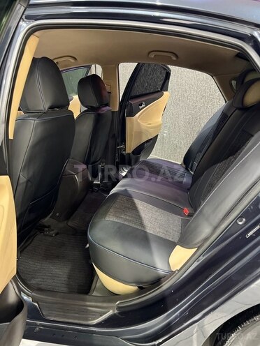Hyundai Sonata-12