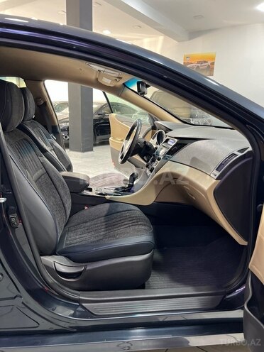 Hyundai Sonata-16