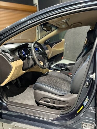 Hyundai Sonata-13