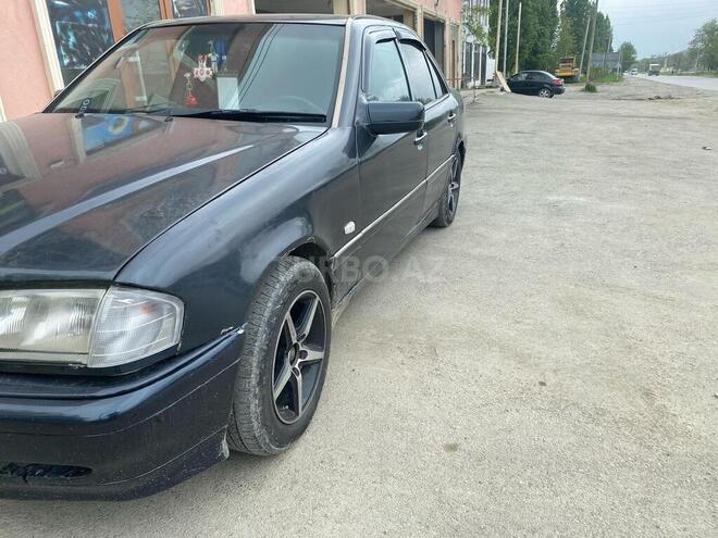 Mercedes C 280 1997, 100,000 km - 2.8 l - Quba
