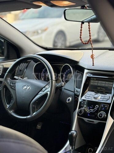 Hyundai Sonata-15