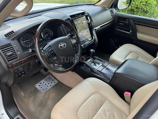 Toyota Land Cruiser-12