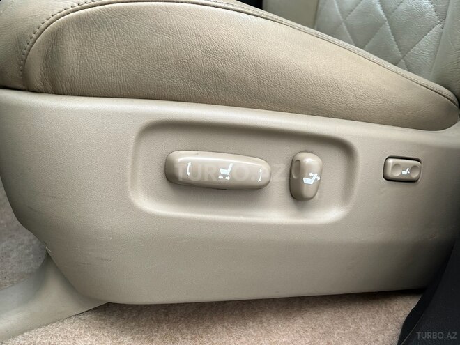Toyota Land Cruiser-19
