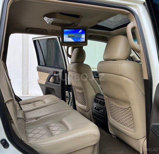 Toyota Land Cruiser-17