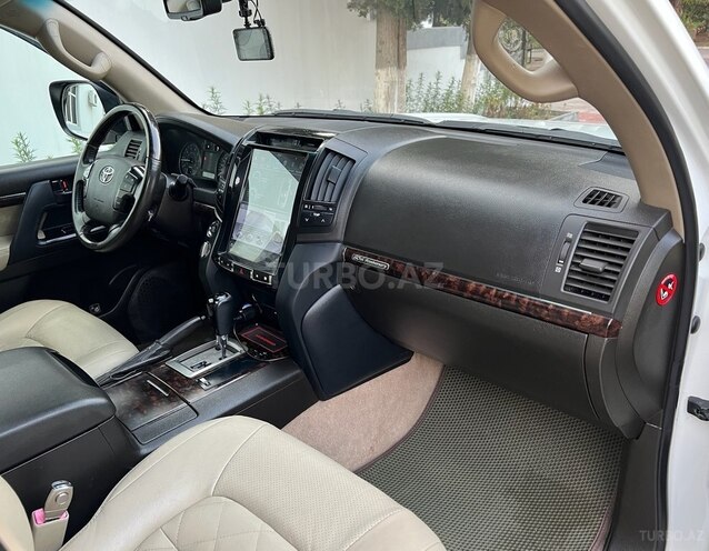 Toyota Land Cruiser-13