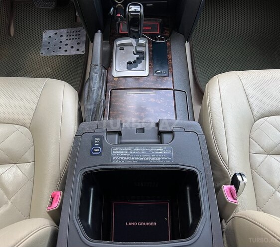 Toyota Land Cruiser-20