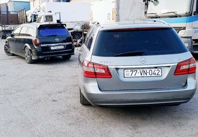 Mercedes E 200 d 2010, 225,660 km - 2.2 l - Bakı