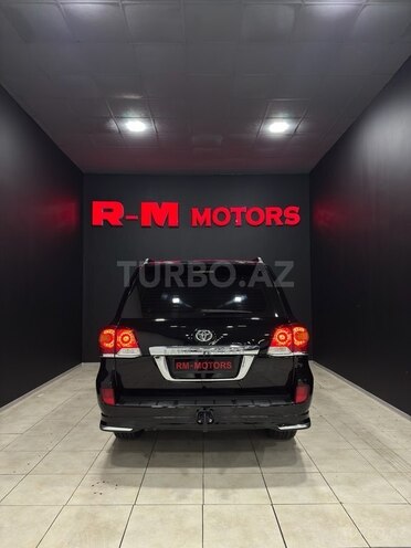 Toyota Land Cruiser-6