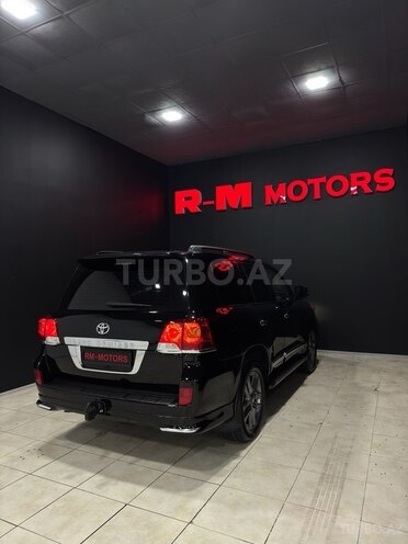 Toyota Land Cruiser-7