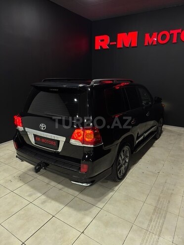 Toyota Land Cruiser-9