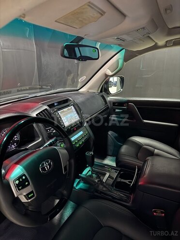Toyota Land Cruiser-12