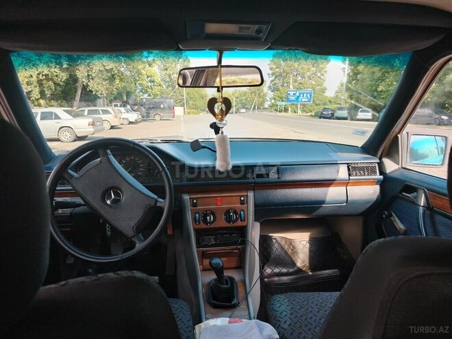 Mercedes E 200 1988, 222,222 km - 2.0 л - Qəbələ